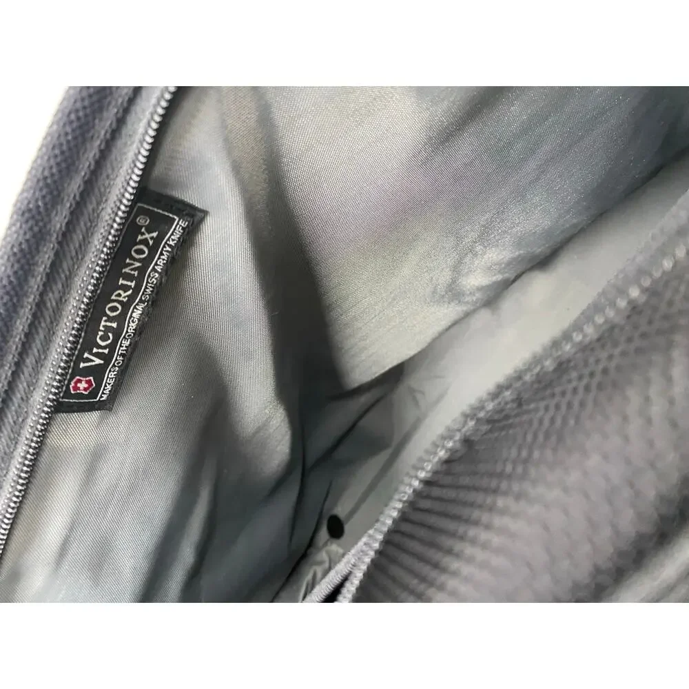 Victorinox canvas travel carry-on shoulder messenger travel laptop bag - Picture 7 of 8